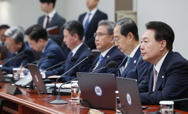 윤석열 대통령이 23일 서울 용산 대통령실 청사에서 열린 국무회의에서 발언하고 있다./연합뉴스