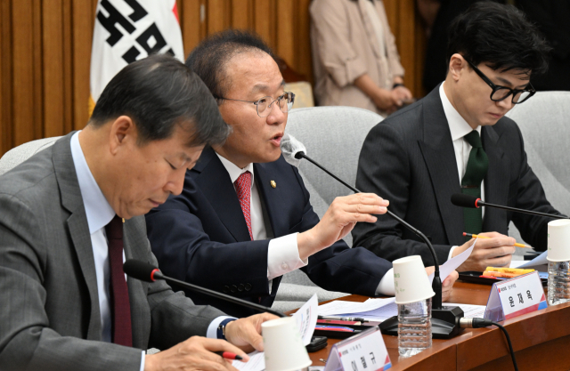 윤재옥 국민의힘 원내대표가 24일 서울 여의도 국회에서 열린 공공질서 확립과 국민 권익 보호를 위한 당·정협의회에서 모두발언을 하고 있다.