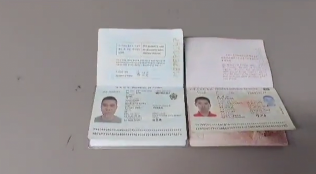파나마 이민청에 적발된 중국 남성의 ‘가짜 한국 여권’(왼쪽). 파나마 이민청 소셜미디어 영상 캡처