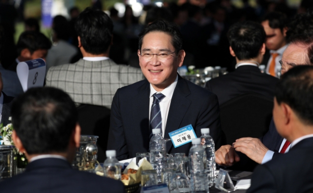 이재용 삼성전자 회장이 용산에서 열린 중소기업인 대회에서 환하게 웃고 있다. 연합뉴스
