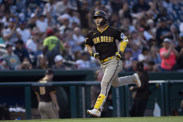 김하성 시즌 5호포 '쾅'…MLB 100득점 고지에