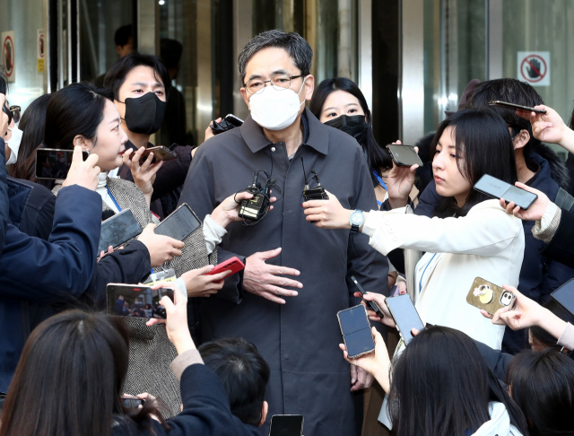 검찰, ‘곽상도 50억 의혹’ 호반건설 전·현직 대표 소환