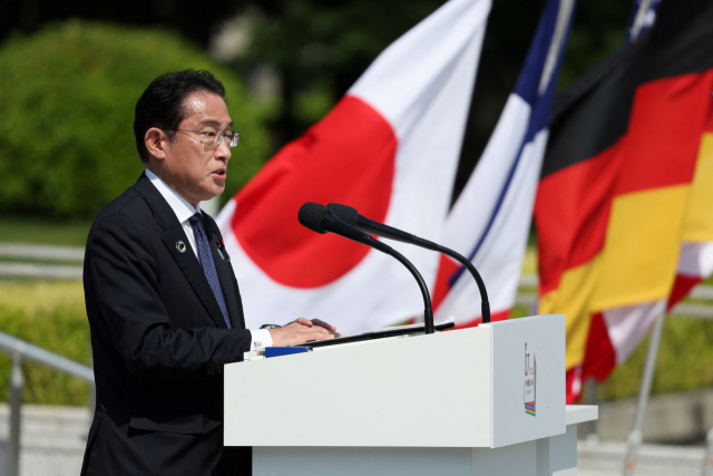 기시다 후미오 일본 총리가 주요 7개국(G7) 정상회의 폐막일인 21일 히로시마 평화기념공원에서 연설하고 있다. 히로시마 AFP=연합뉴스