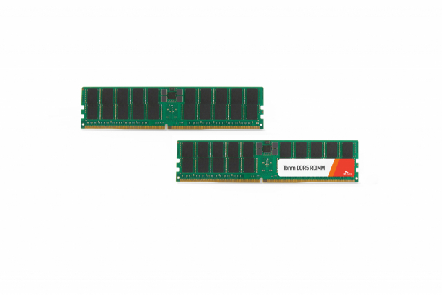 SK하이닉스 10나노급 5세대(1b) DDR5 D램 모듈. 사진제공=SK하이닉스
