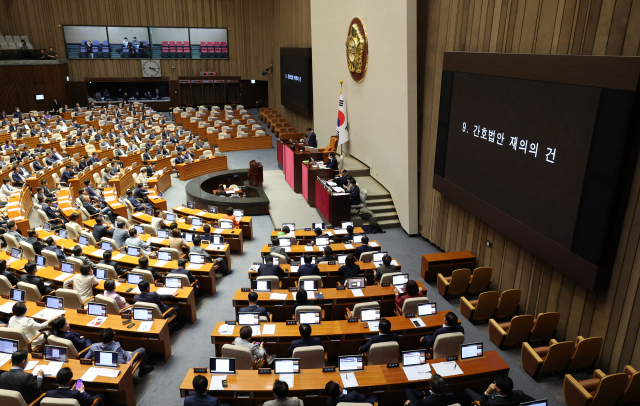 30일 국회 본회의에서 윤석열 대통령이 거부권을 행사한 간호법 재의결 건을 논의하고 있다. 연합뉴스