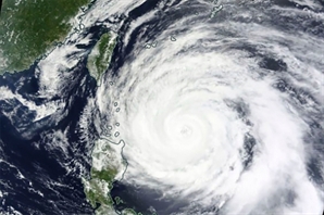 괌 강타 태풍 '마와르', 방향 꺾어 일본 오키나와로…우리나라 영향은?