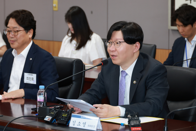 김소영 금융위원회 부위원장이 31일 서울 정부서울청사에서 개최한 청년도약계좌 운영 사전 점검회의에서 6월 중 운영 개시를 앞둔 청년도약계좌의 준비상황을 전반적으로 점검하고, 청년도약계좌 취급기관 및 관계기관에 당부를 전달했다. 사진 제공=금융위원회