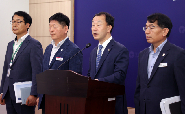 류명현 경남도 산업통상국장이 1일 ‘경상남도 원전산업 육성 중장기 종합계획’을 발표하고 있다. /사진제공=경남도