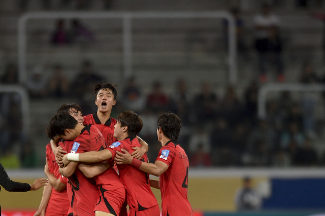 승리 후 기뻐하는 한국 U-20 축구대표팀 선수들. AP연합뉴스