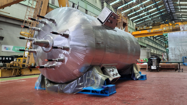 두산에너빌리티가 국제핵융합실험로(ITER) 국제기구에 공급한 가압기. 사진 제공=두산에너빌리티