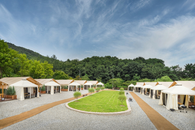 지난해 7월 문 연 아산스파포레의 글램핑 전경. 사진 제공=아산스파포레