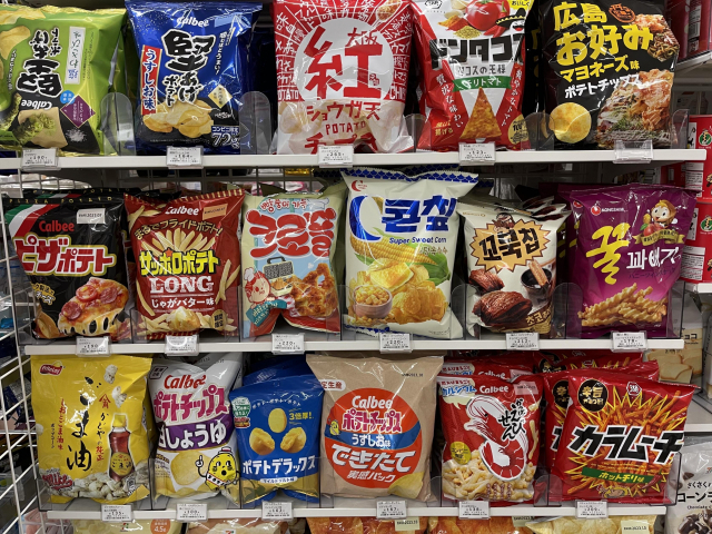 일본 세븐일레븐 편의점에 한국 과자가 진열돼있다. 사진제공=코트라