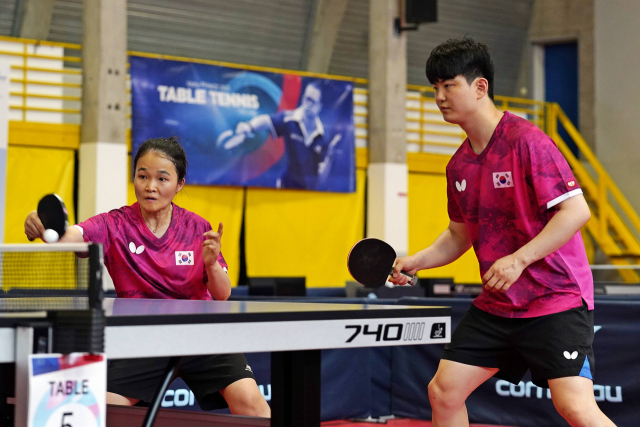 서양희(왼쪽)와 김기태가 8일 버투스 글로벌 게임 결승전에서 경기를 하고 있다. 사진 제공=스페셜올림픽코리아