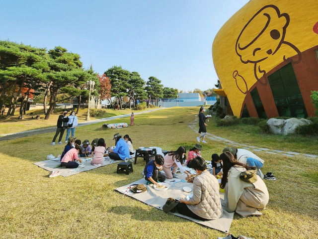 경기도자미술관 문화예술교육 프로그램. 사진 제공 = 경기도자미술관