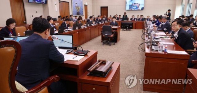 지난달 24일 국회 산업통상자원중소벤처기업위원회 전체회의가 열리고 있다. 연합뉴스