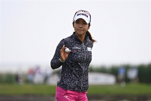 신지은 LPGA 투어 숍라이트 첫날 공동 2위