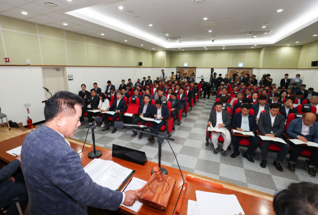 경북도의회가 12일 울릉도 안용복기념관에서 정례회 본회의를 개최하고 있다. 제공=경북도의회