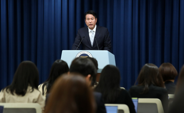 김태효 국가안보실 제1차장이 13일 오후 서울 용산 대통령실에서 윤석열 대통령의 프랑스·베트남 순방 관련 브리핑을 하고 있다. /연합뉴스