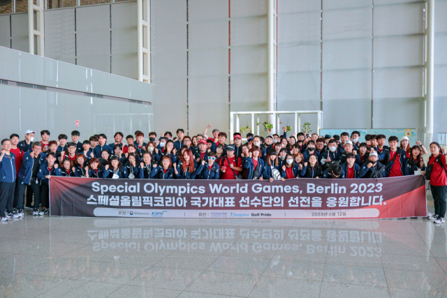 12일 인천국제공항에서 ‘2023 베를린 스페셜올림픽 세계하계대회’에 참가하는 대한민국 대표 선수단이 단체 사진을 촬영하고 있다. 사진 제공=스페셜올림픽코리아