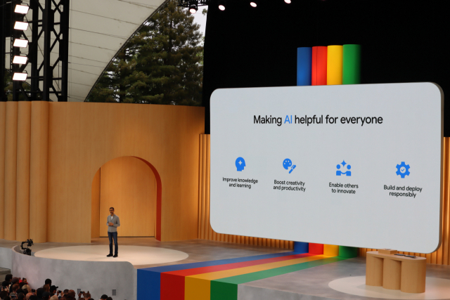 지난 달 구글 연례개발자회의에서 순다 피차이 구글 CEO가 구글의 AI 전략을 발표하고 있다. /실리콘밸리=정혜진 특파원