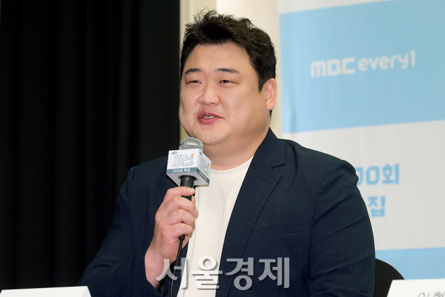 개그맨 김준현이 15일 오전 서울 마포구 스탠포드호텔 서울에서 진행된 MBC 에브리원 예능 프로그램 ‘어서와~ 한국은 처음이지?’ 300회 기자간담회에서 소감을 말하고 있다. 김규빈 기자