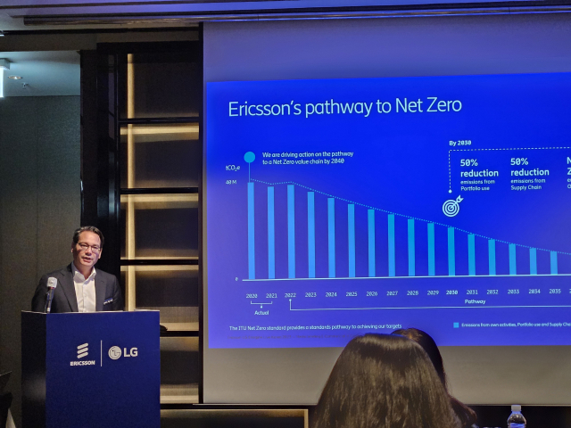 15일 서울 동대문 메리어트 호텔에서 열린 이매진 라이브 코리아 2023 기자간담회에서 한네스 엑스트롬 에릭슨엘지 대표이사가 에릭슨의 넷제로 전략을 소개하고 있다. 윤민혁 기자