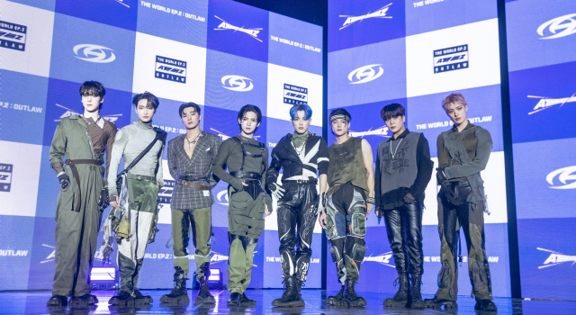 그룹 에이티즈(ATEEZ)가 15일 오후 서울 강서구 KBS아레나에서 진행된 미니 9집 '더 월드 에피소드 2 : 아웃로우(THE WORLD EP.2 : OUTLAW)' 쇼케이스에 참석했다. / 사진=KQ엔터테인먼트