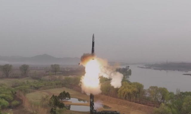 지난 4월 북한이 미사일 ‘화성포-18형’을 발사하고 있다. 연합뉴스