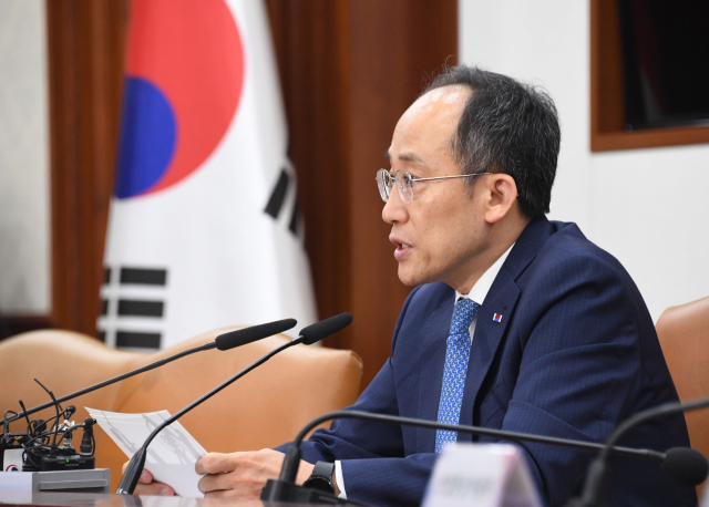 추경호 부총리 겸 기획재정부 장관이 16일 정부서울청사에서 열린 공공기관 운영위원회에 참석해 2022년 공공기관 경영실적 평가 지표에 대해 설명하고 있다. 사진=기획재정부