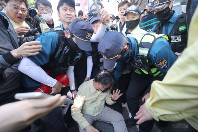 퀴어축제 놓고 경찰-대구시 '공권력 충돌'…예견된 사태였다