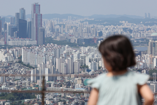 18일 남산에서 바라본 서울 시내. 연합뉴스