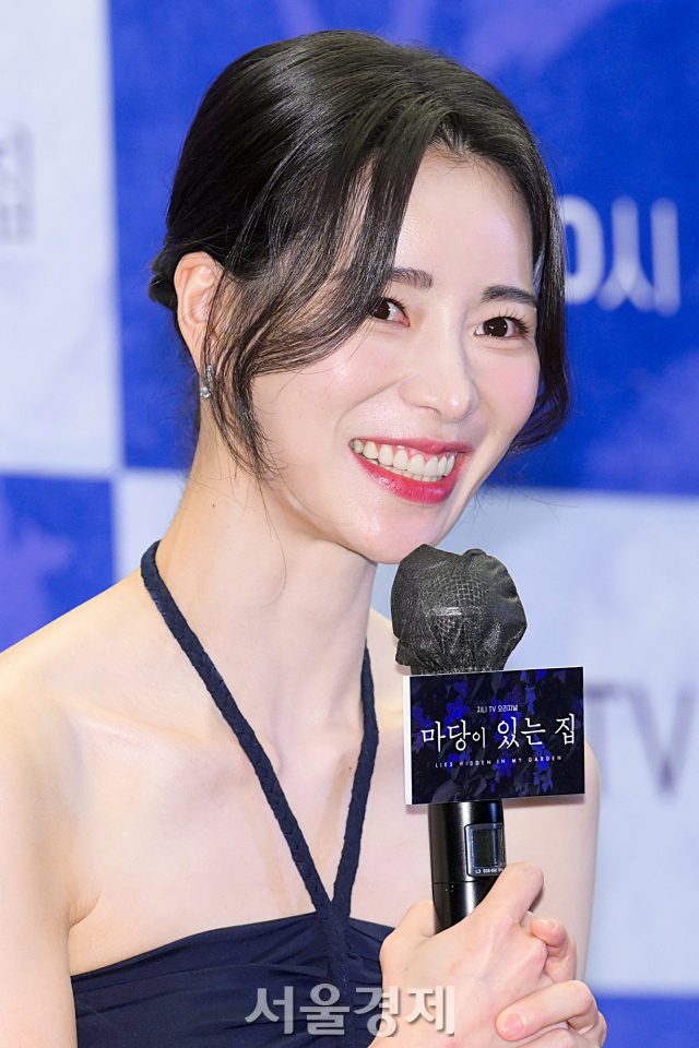 배우 임지연이 19일 오후 서울 마포구 스탠포드호텔 서울에서 진행된 지니 TV 오리지널 '마당이 있는 집'(극본 지아니/연출 정지현) 제작발표회에서 소감을 말하고 있다. 김규빈 기자