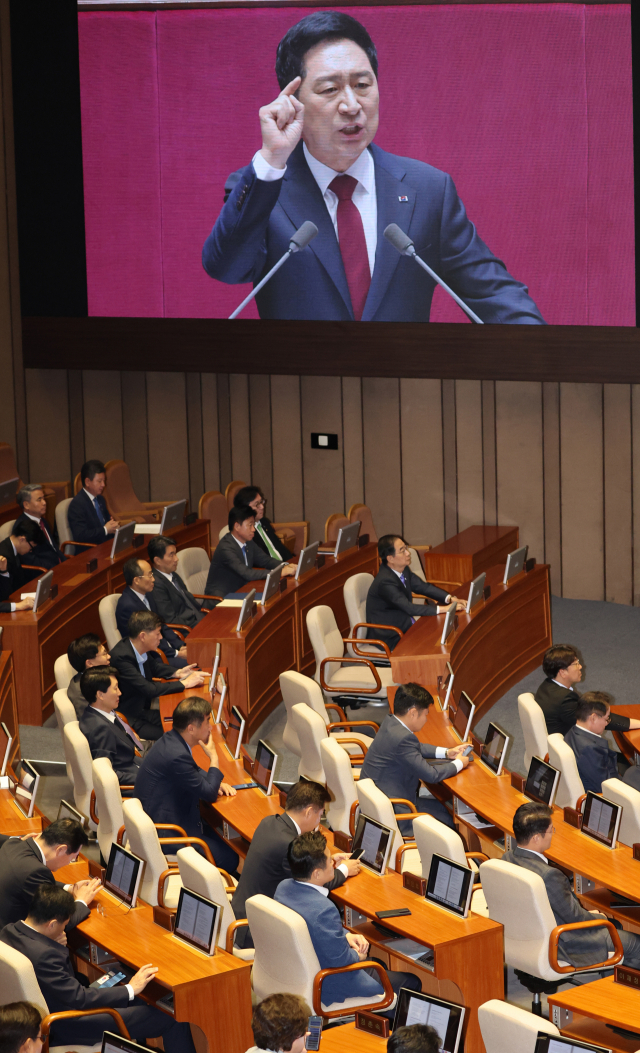국무위원들과 야당 의원들이 20일 국회에서 김기현 국민의힘 대표의 교섭단체 연설을 듣고 있다. 연합뉴스