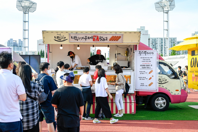 [서재원의 축덕축톡]먹는 재미도 잡는다…대세는 '美食'축구