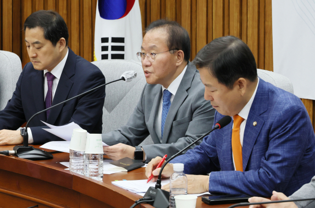 국민의힘 윤재옥 원내대표가 23일 국회에서 열린 원내대책회의에서 발언하고 있다. 연합뉴스