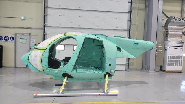 AH-7 헬기 동체.