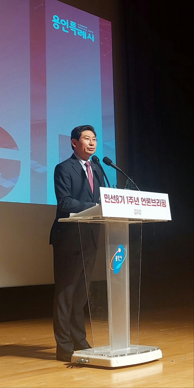 이상일 용인시장이 26일 시청 에이스홀에서 민선8기 1주년 언론브리핑을 진행하고 있다. 사진 = 손대선 기자