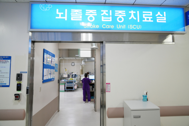 동아대병원은 2012년부터 8개 병상으로 구성된 뇌졸중집중치료실을 운영하고 있다. 사진 제공=동아대병원