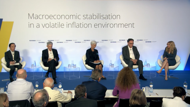 제롬 파월(왼쪽 두번째) 연준 의장이 28일(현지 시간) ECB의 통화정책 포럼에 참석했다. ECB 중계화면 캡처