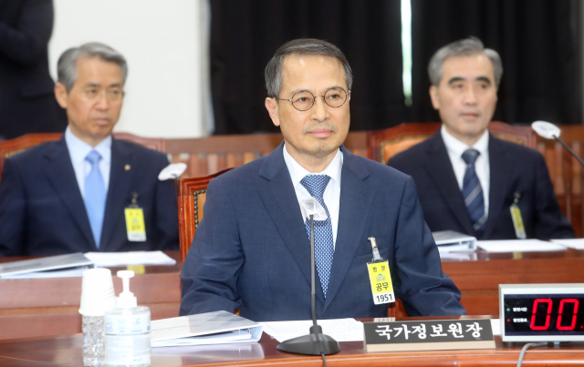 김규현 국가정보원장이 지난달 31일 국회 정보위원회에 출석해 회의 시작을 기다리고 있다, / 연합뉴스