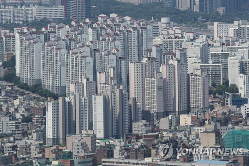 서울 남산에서 바라본 아파트 단지의 모습. 연합뉴스