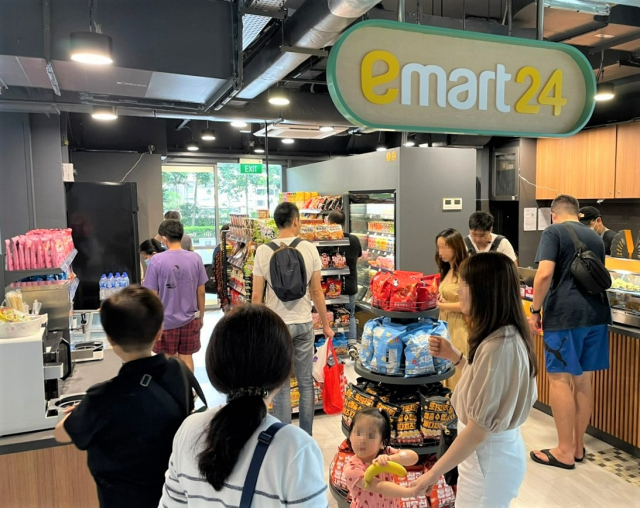 이마트24, 싱가포르 3호점 오픈…''K-편의점' 확대한다'