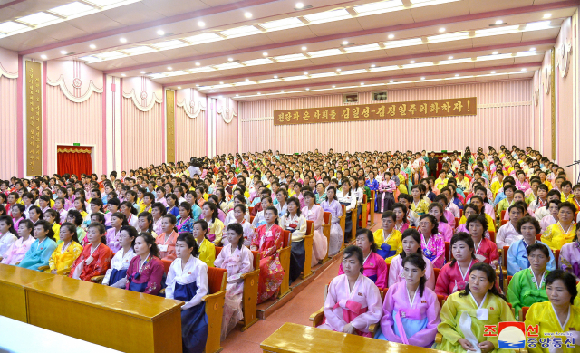 북한 김일성 사망 29주기(7월 8일)를 맞아 지난 6일 근로단체들에서 각각 모임들이 진행됐다고 조선중앙통신이 7일 보도했다. 연합뉴스