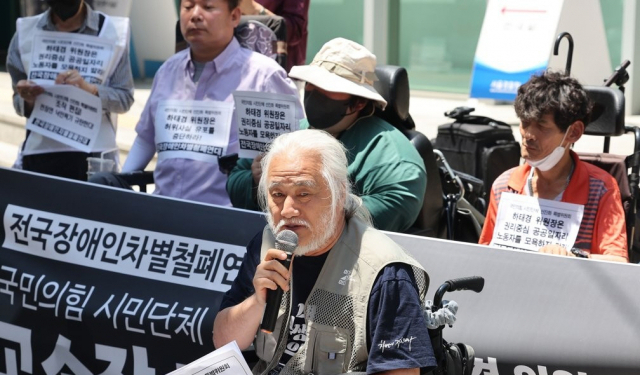 ‘지하철 탑승 시위’ 주도 박경석 전장연 대표 불구속송치