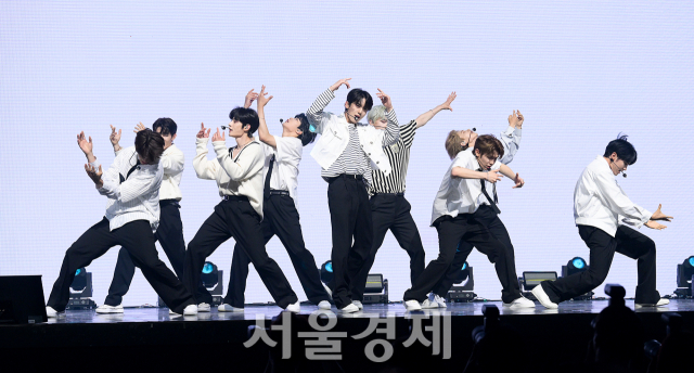 워너원·엑스원 이은 엠넷 오디션 아이돌 '제로베이스원', '인 블룸'으로 보이 그룹 선두 될까 (종합) [SE★현장]