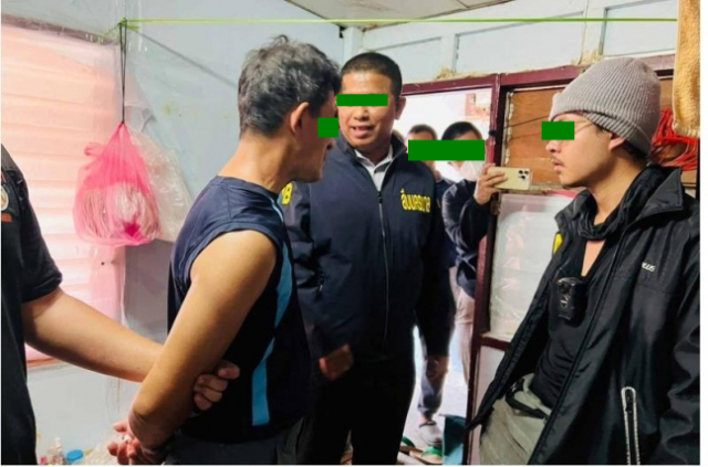 지난 8일 방콕에서 최소 100명을 성폭행한 혐의로 손티차이 유수파르프(60)가 체포됐다. 연합뉴스