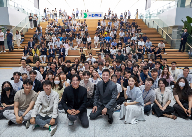 패션쇼에 콘서트까지…HD현대 사옥, 매달 '변신'