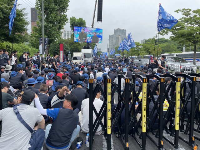 '정치 파업'에 10만명 동원…노동 이슈 대신 '정권퇴진' '오염수 반대'