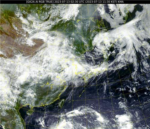 13일 오전 11시 30분 한반도 주변 위성영상. 국가기상위성센터 제공