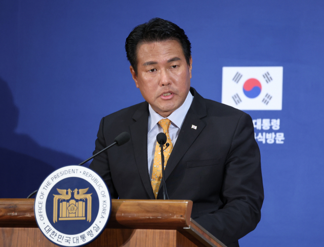 [속보]대통령실 “젤렌스키, 재건 사업에 韓 참여 요청…한-우크라 방위산업 협력”